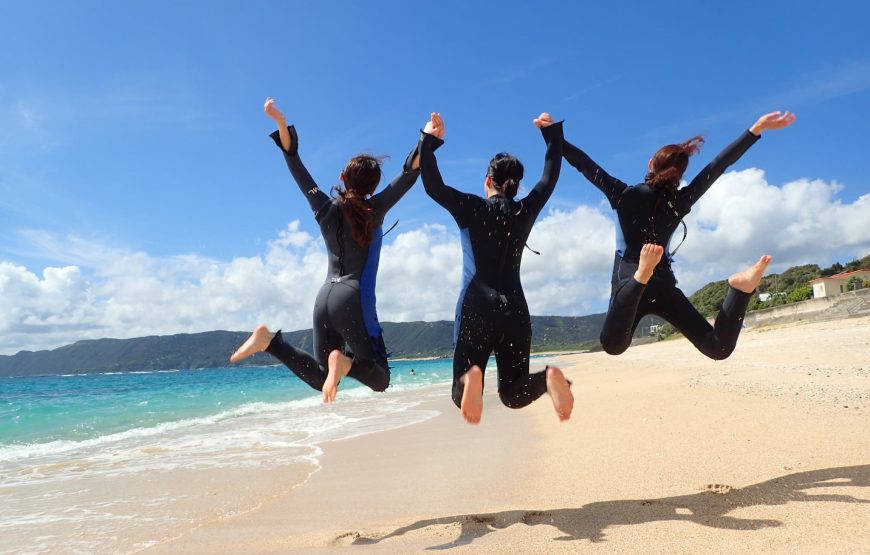 【ウミガメと泳ぐビーチシュノーケル】撮影した写真はその場でプレゼント！持ち物は水着とビーチサンダルだけ！（シャワー・更衣室・ドライヤー・タオル完備）